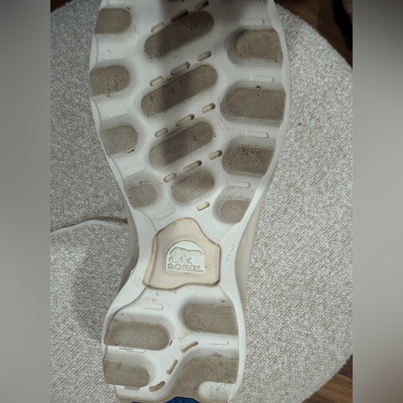 Sorel Cream and White winter boots - Picture 6 of 11